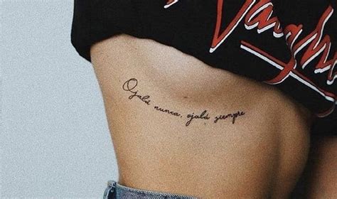 tattoo en la costilla para mujer|Tatuajes de costillas para mujer: diseños elegantes para